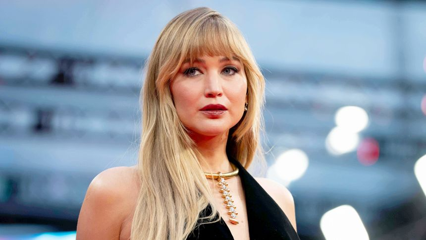 jennifer lawrence height